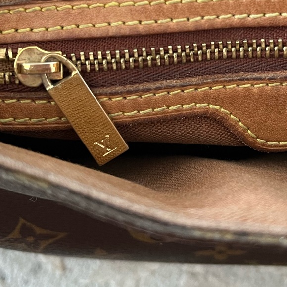 Authentic Louis Vuitton Monogram Canvas Looping PM Handbag - Picture 9 of 12